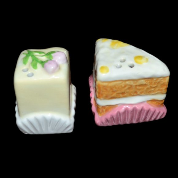 Vintage Salt And Pepper Shakers Ceramic Decorated Cakes Plugs Intact Dining - Picture 2 of 6